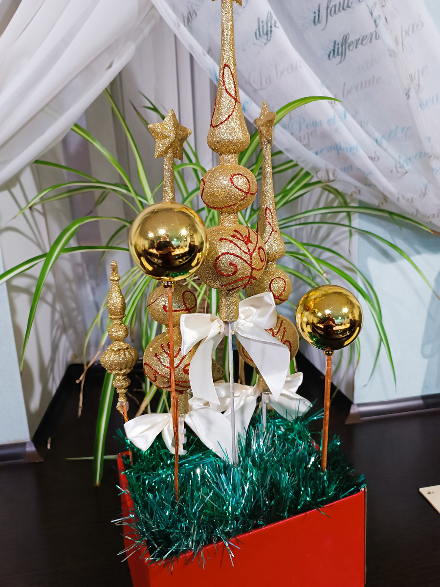 Фото новогодней композиции в кафе