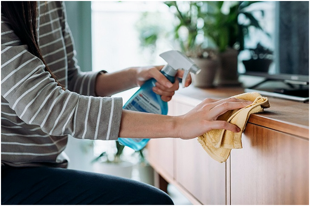 Уход за деревянной мебелью