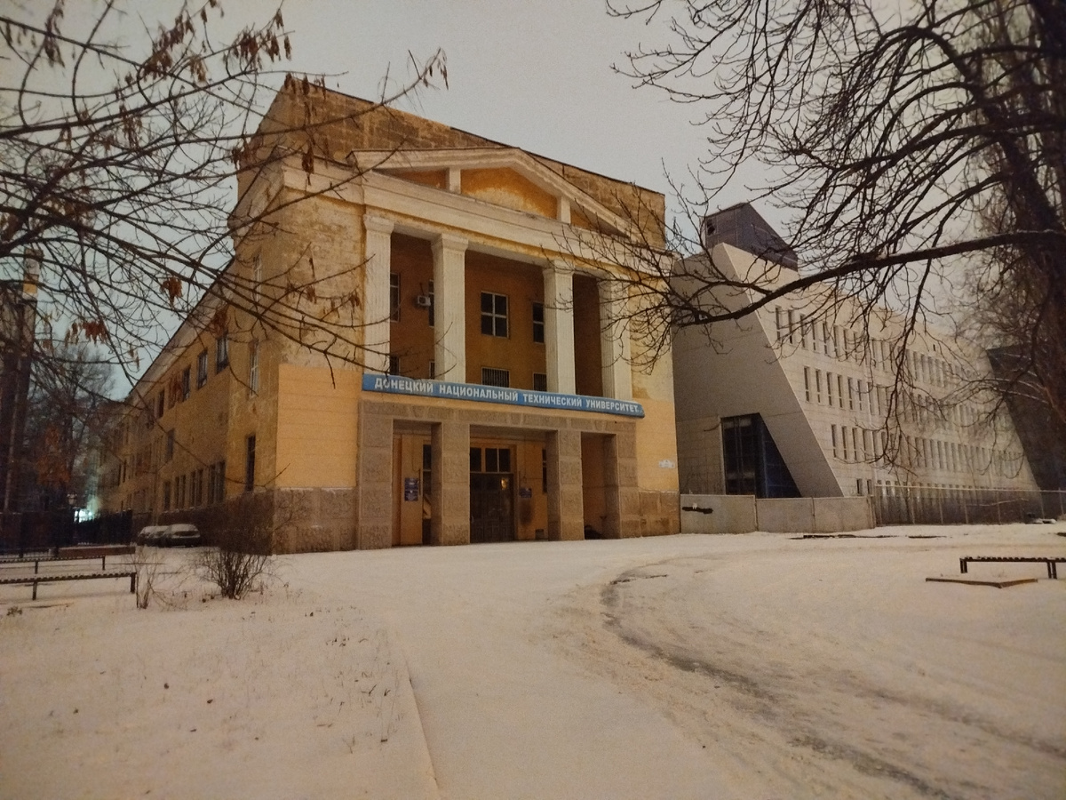 Третий корпус ДонНТУ на Студенческом Городке.