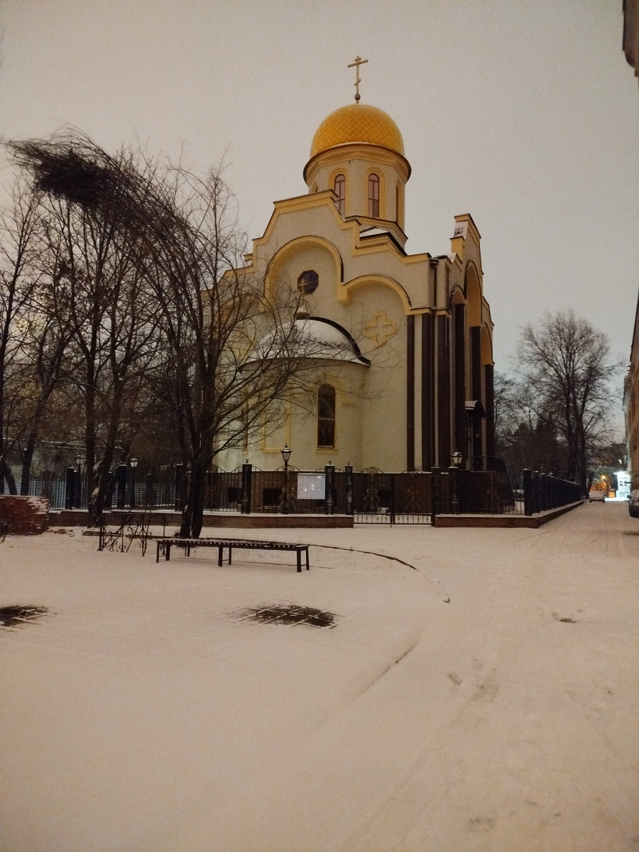 Православная церковь возле третьего корпуса ДонНТУ.