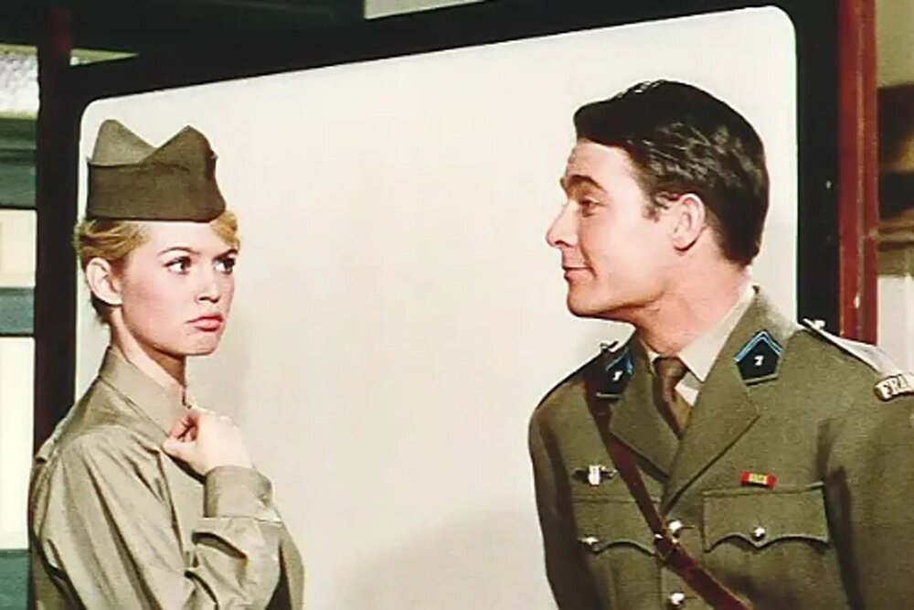    1959 год. Брижит Бардо в роли Бабетты в комедии «Бабетта идёт на войну». Фото: Коллаж АиФ/ Кадр из фильма