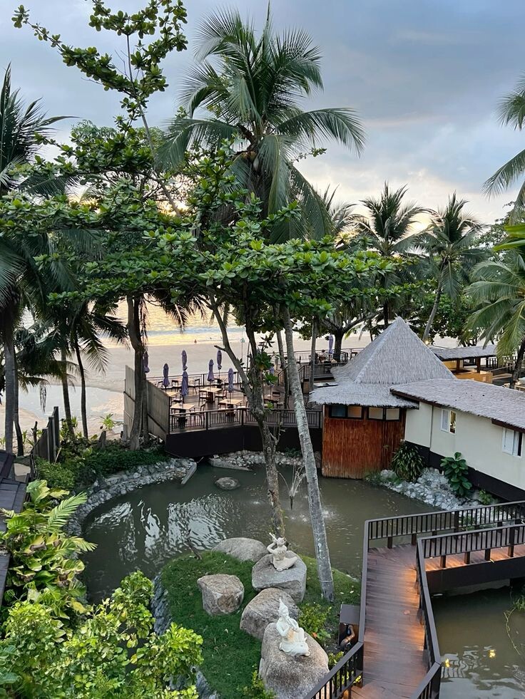 Пляж Патонг в 2026 году: бирюзовая вода и бесконечная береговая линия.