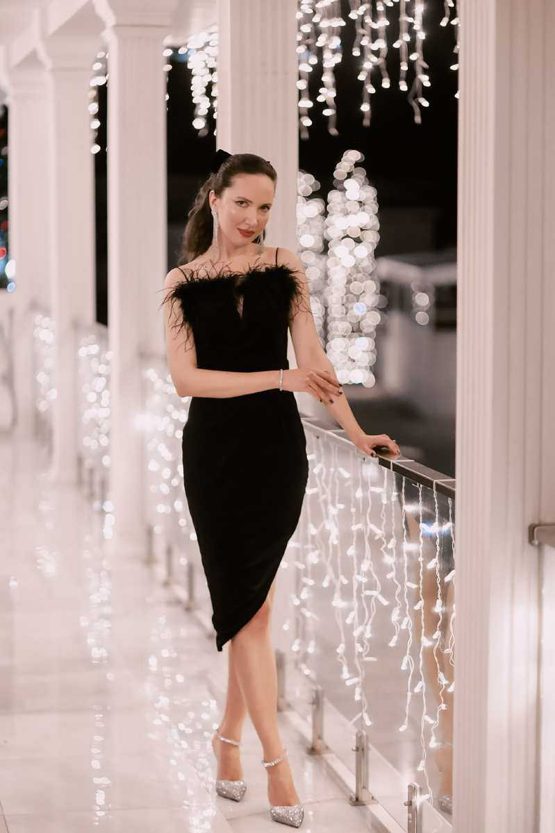 Нарядное черное платье Lichi