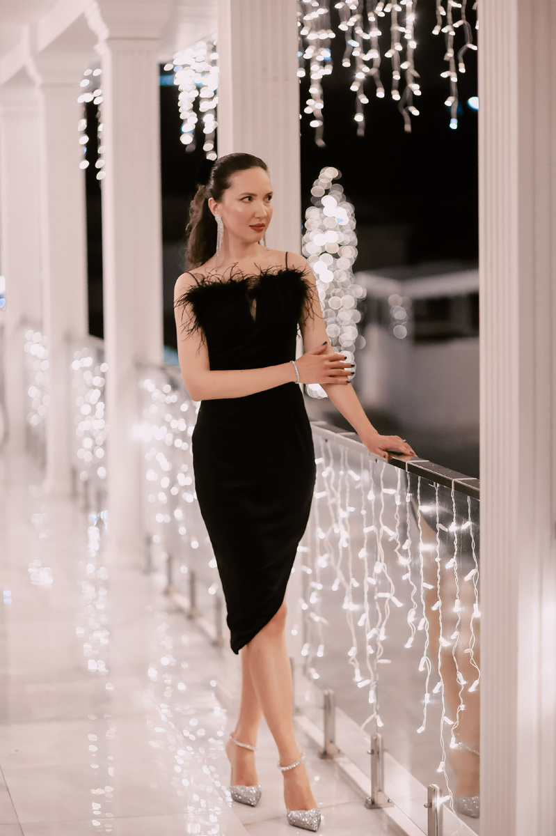 Нарядное черное платье Lichi