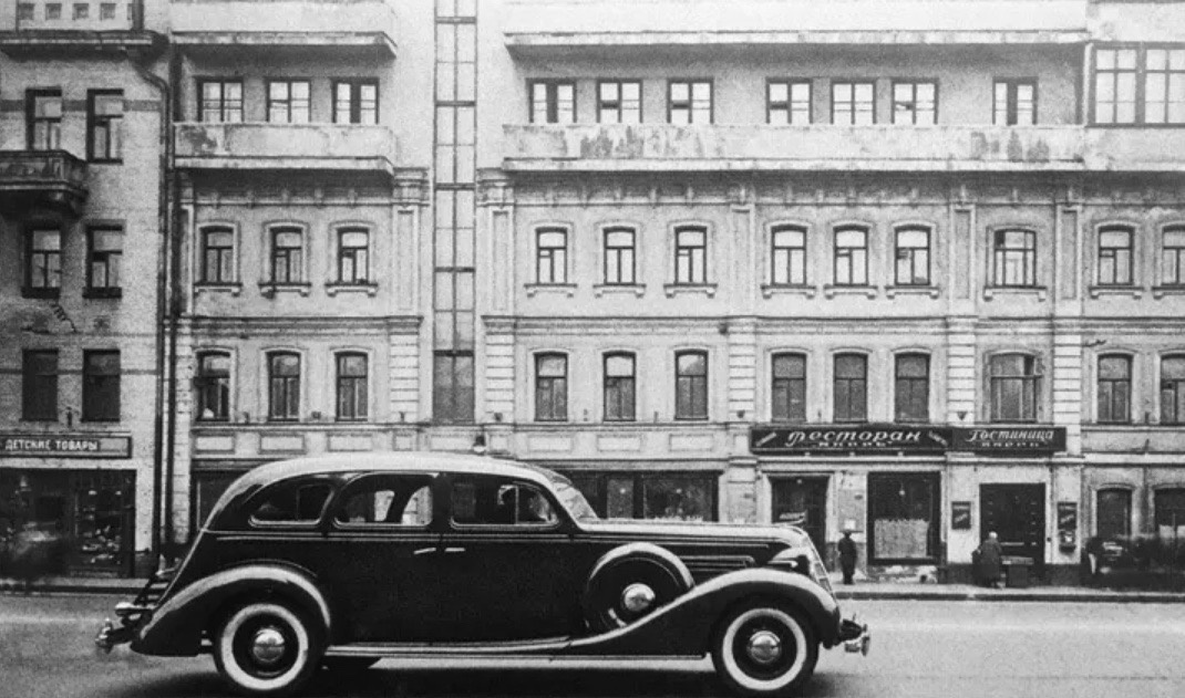 Вход в ресторан "Якорь"