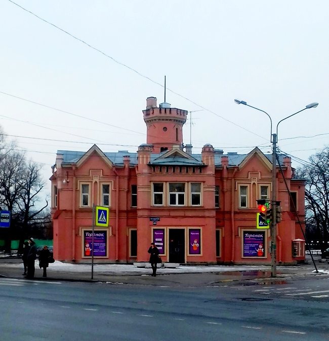 Вид на особняк Всеволожского с перекрёстка (фото из личного архива, 2017)