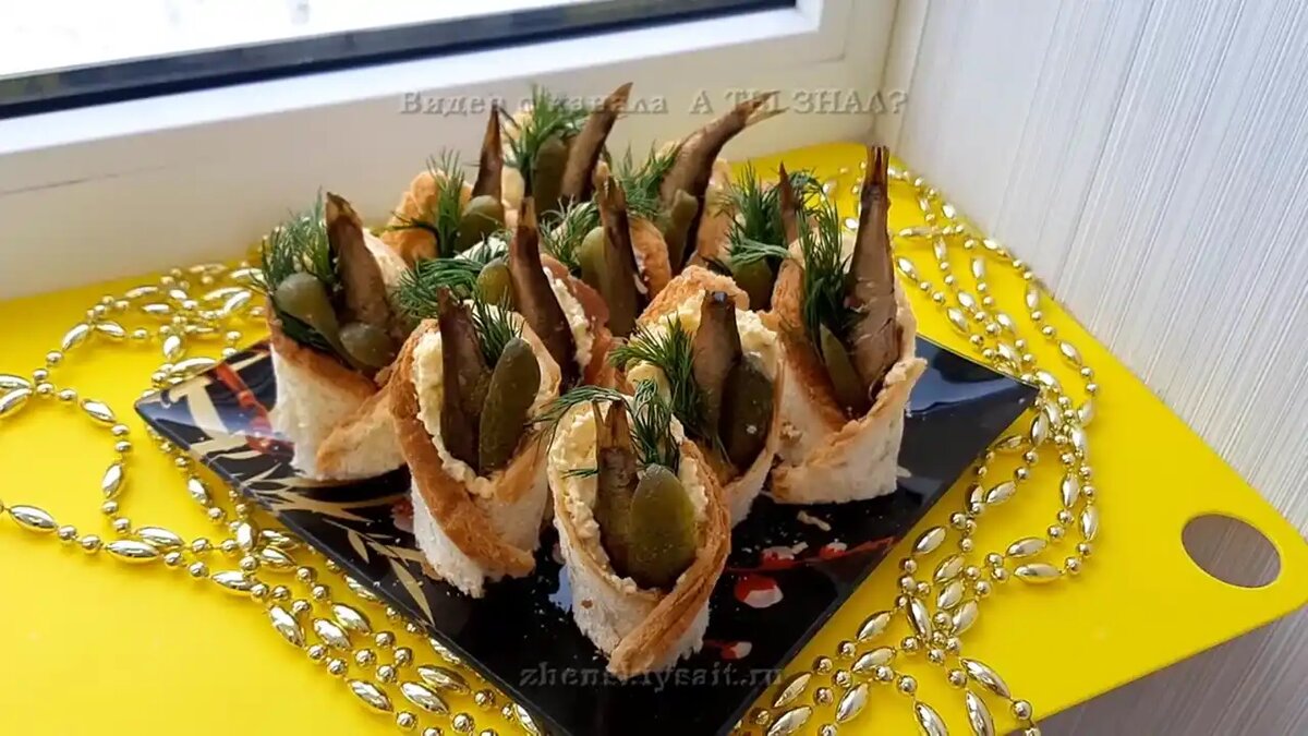 Бутерброды со шпротами и огурцом