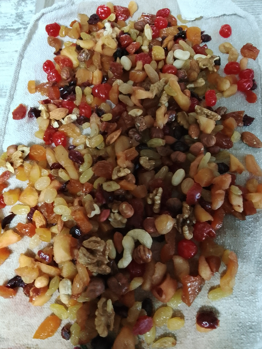 сухофрукты вымачивала три дня в коньяке