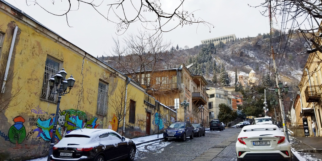 Грузия. Снег в Тбилиси - редкий гость