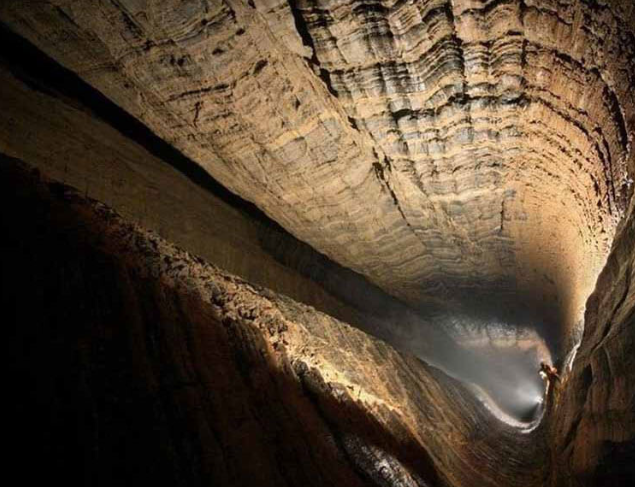 Дно мира в Абхазии: куда ведёт самая глубокая пещера на планете