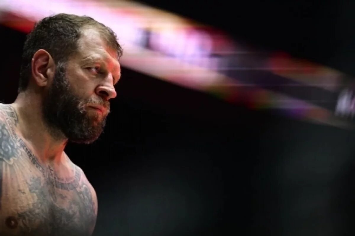    Боец Александр Емельяненко заявил, что развёлся с супругой