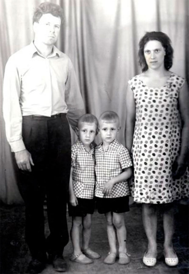 Александр и Валерий Пономаренко с родителями