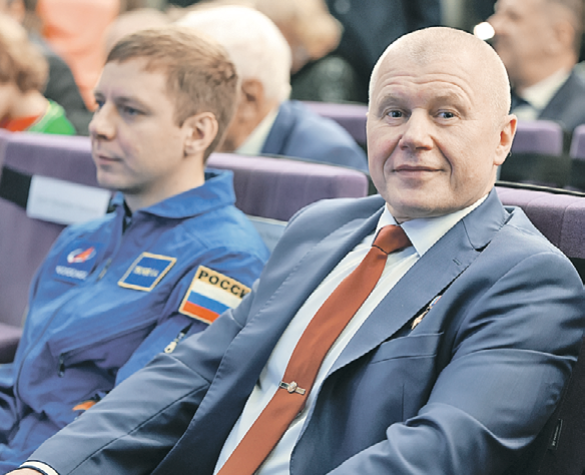 Олег Новицкий - человек, которого мечты привели в космос. Впрочем, книга как раз про это.