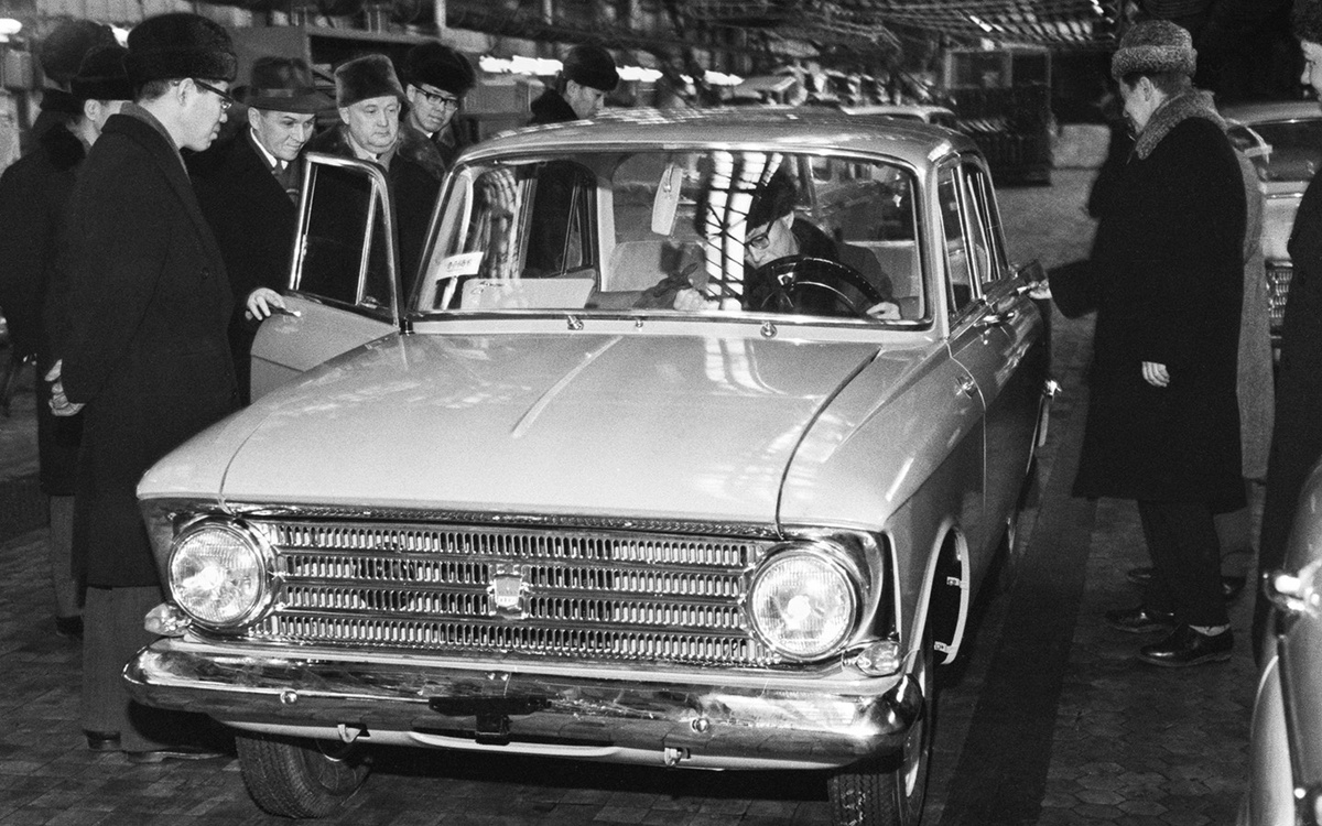 Фотохроника ТАСС📷СССР. 1 февраля 1964 г. Автомобиль «Москвич-408», выпускаемый на Московском заводе малолитражных автомобилей (МЗМА)