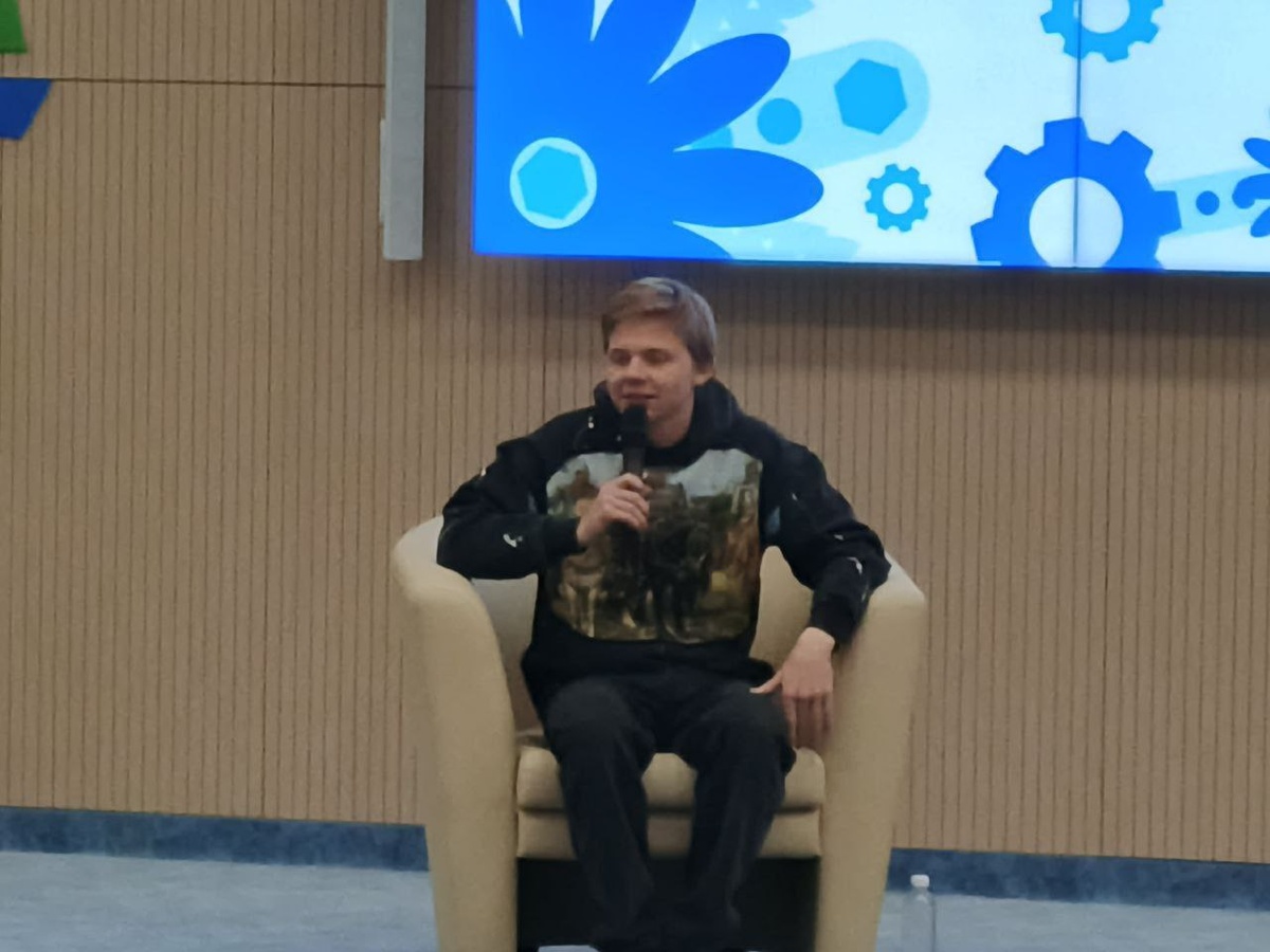 Фото с мероприятия, благодаря которому, Аделина смогла узнать, кто же к ним приходил))