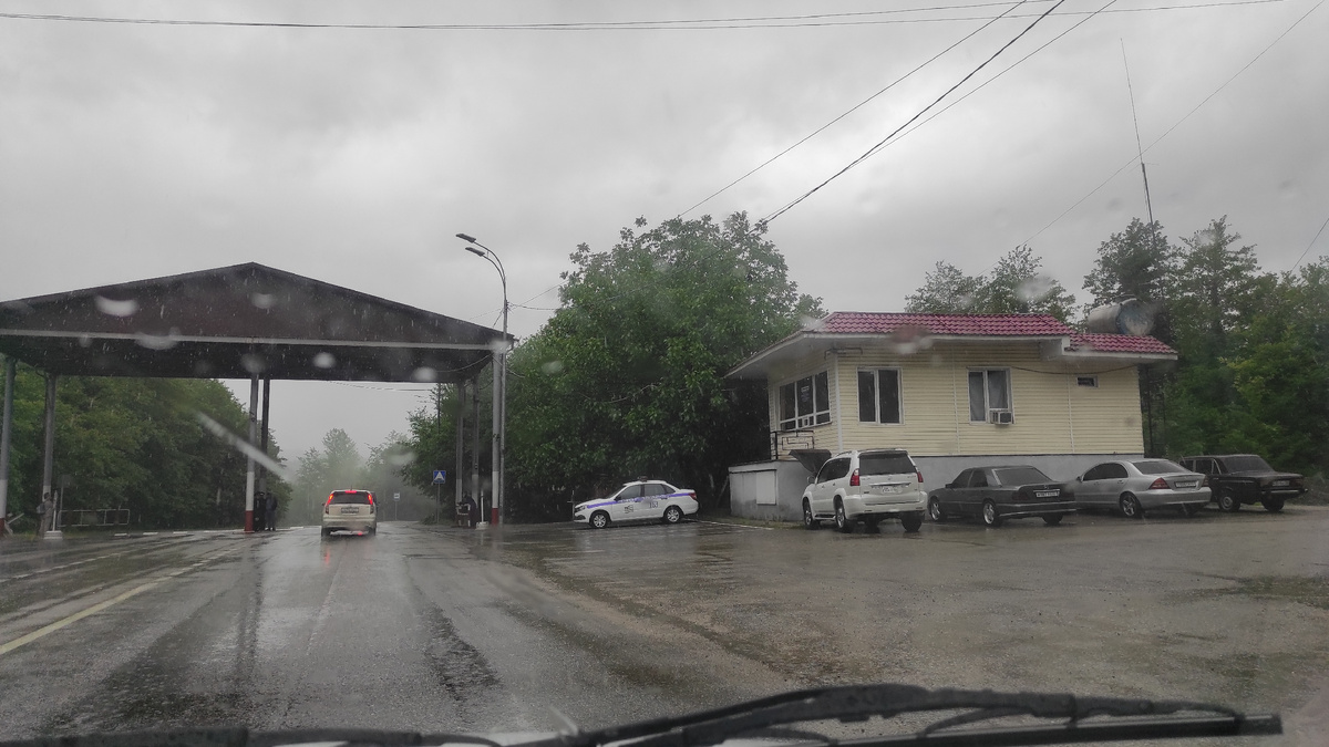 Дорога в Абхазии. Фото: Кирилл Полиенко / Polienko: путешествуем вдвоём