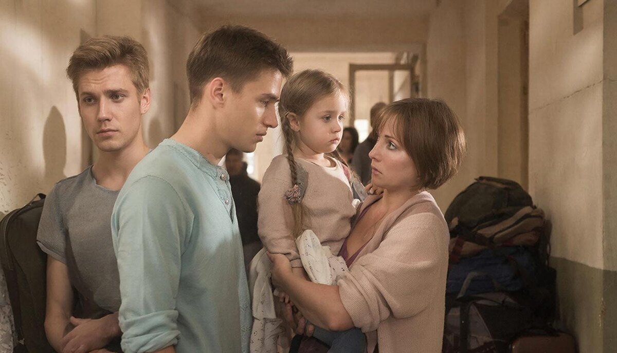 Заселились пара молодых с маленькой дочкой, рядом с ними хотелось быть тише