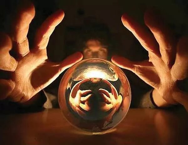 Битва экстрасенсов вместо терапии: чем опасны психологи с уклоном в эзотерику