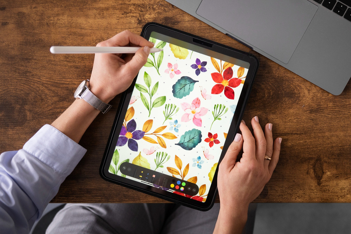     Лучшие аксессуары для iPad в 2026 году: 5 необычных гаджетов
