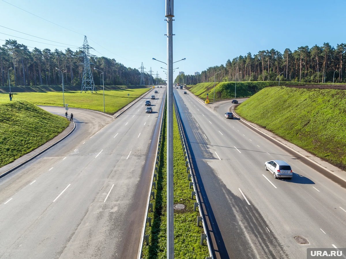     На месте, где лежал мужчина, заметили стройтехнику