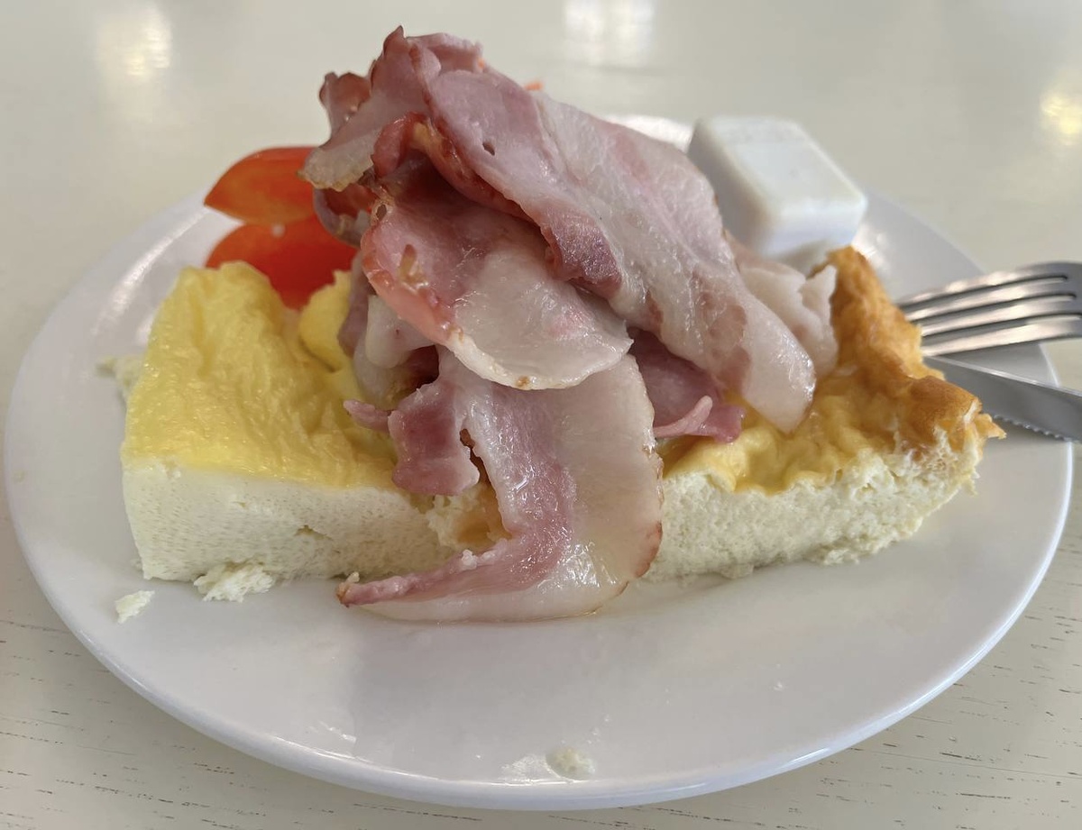 Типичный завтрак в отеле. Что с калориями?