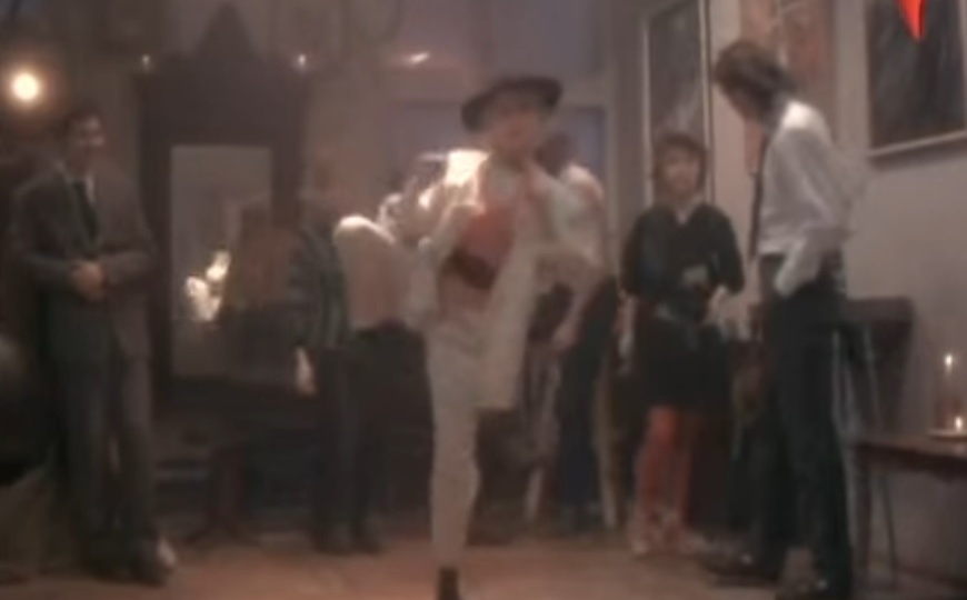 Как "кукла - девочка" почти сыграла сама себя, но об этом все стыдливо молчали