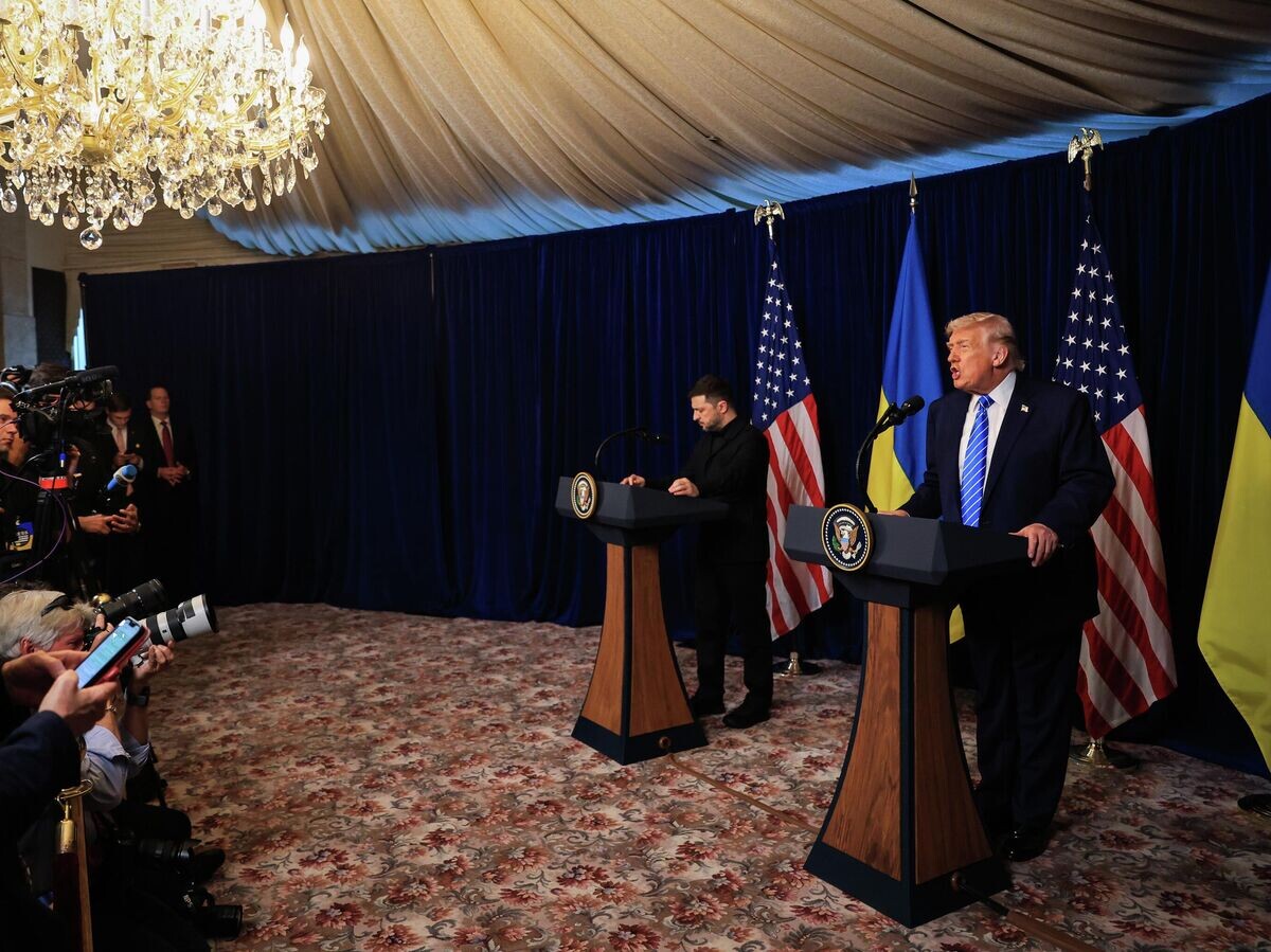    Дональд Трамп и Владимир Зеленский во время встречи в Мар-а-Лаго во Флориде | © Getty Images / Joe Raedle