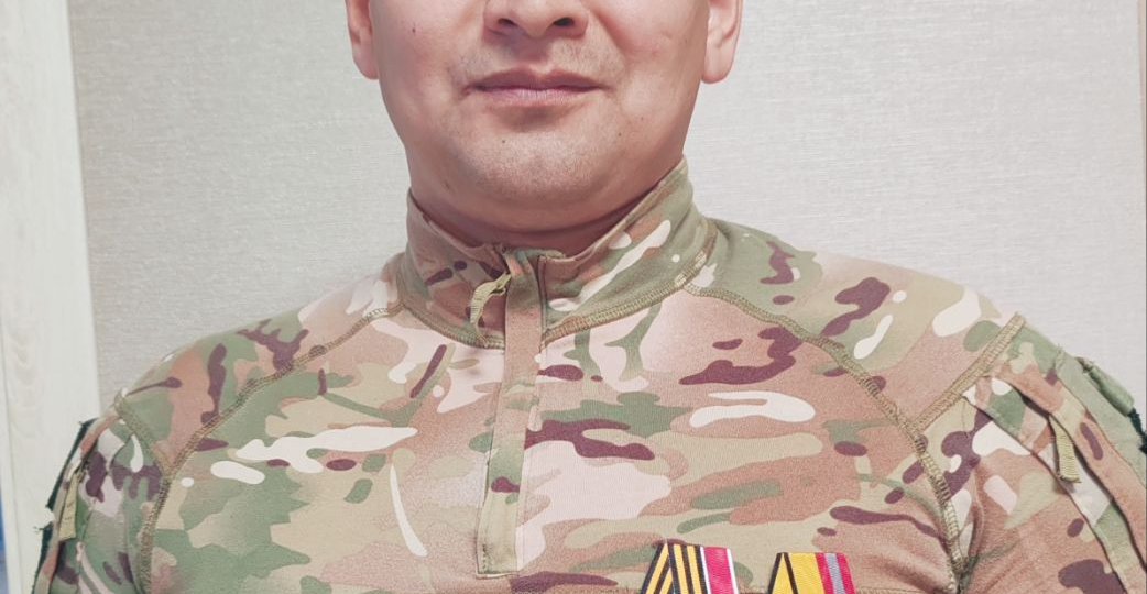 «Мой отец служил летчиком в СССР, а бабушка дошла до Берлина». Уроженец Узбекистана рассказал, почему отправился на СВО