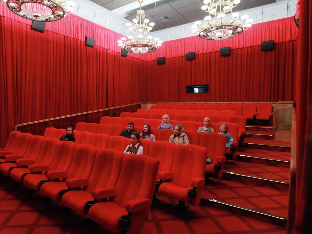    Зрители в большом зрительном зале "Кинозала ГУМ" в Москве | © РИА Новости / Виталий Белоусов