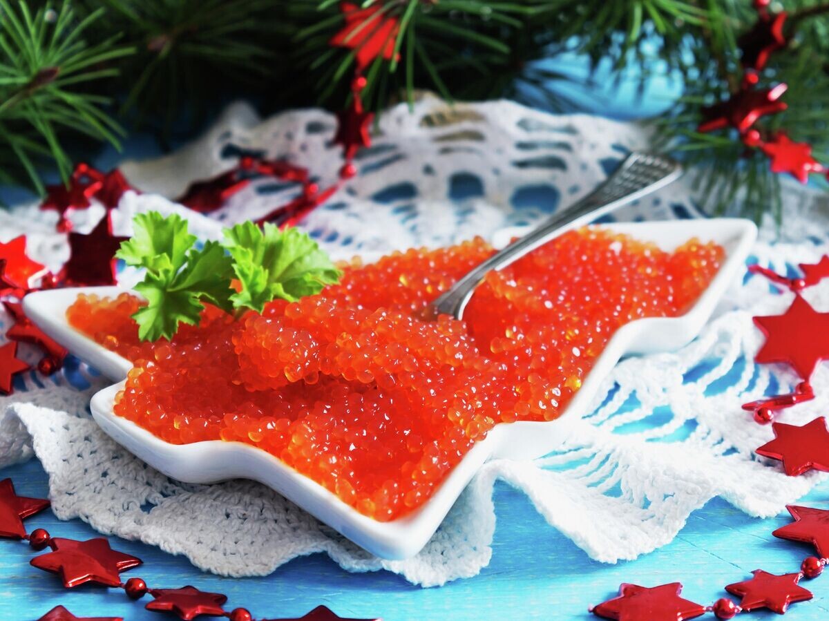   Красная икра на новогоднем столе | © Depositphotos.com / Saharosa39