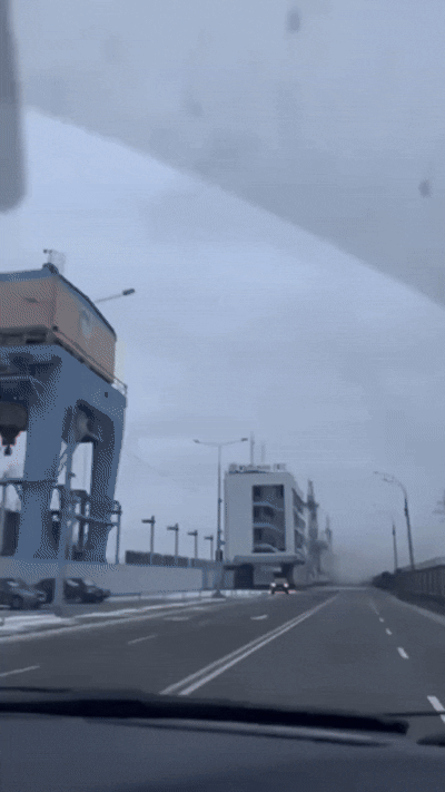    Разрушения на ГЭС. Видео: "Военкоры Русской Весны"