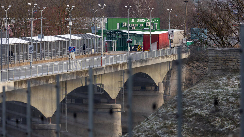     Туристы выстроились в многочасовые очереди ради перехода границы из Эстонии в РФ Tairo Lutter/IMAGO/TASS