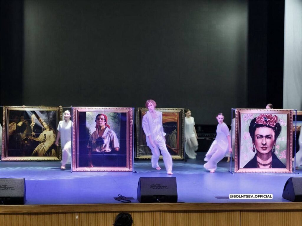     Евгений Солнцев с семьёй побывал на аншлаговом спектакле в оренбургском театре Оренбуржье
📷    Евгений Солнцев с семьёй побывал на аншлаговом спектакле в оренбургском театре Оренбуржье
