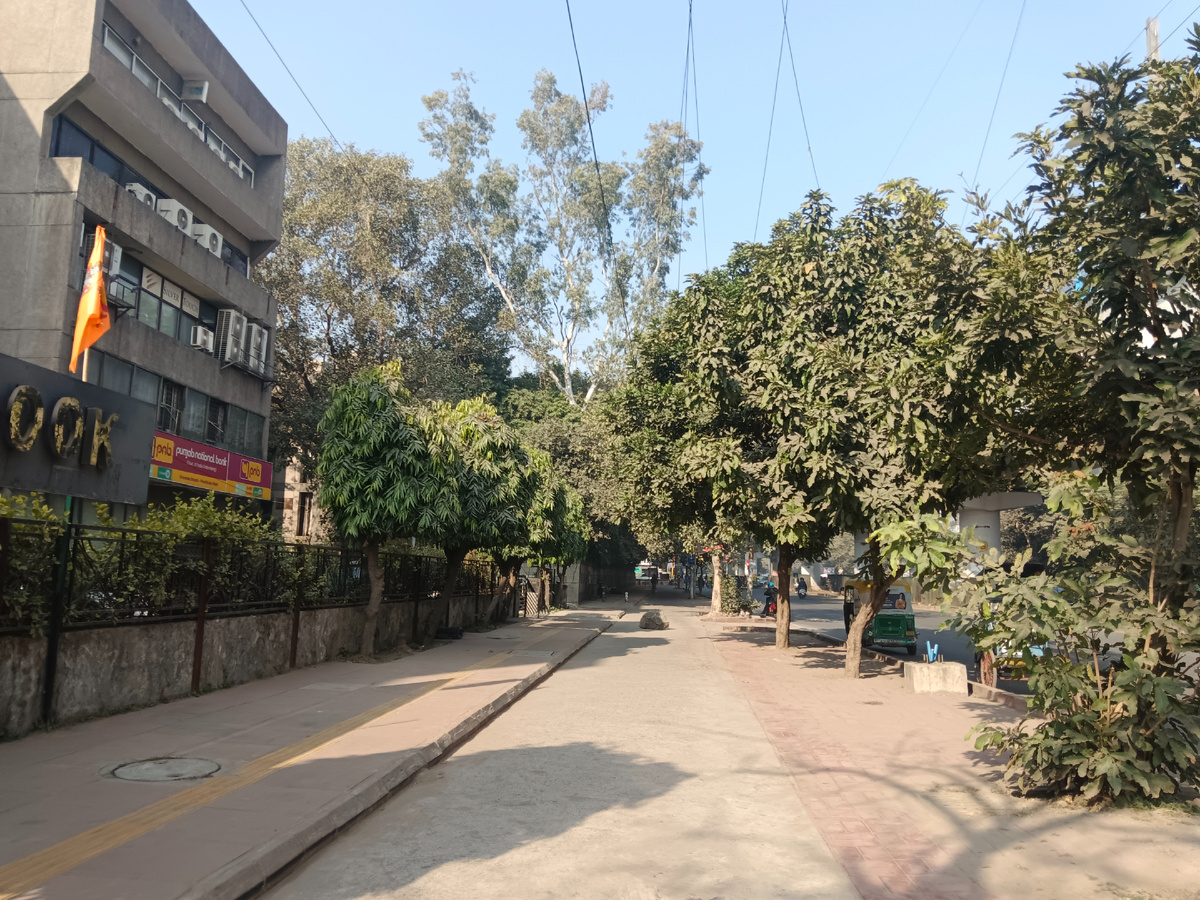 Просторная улица Дели