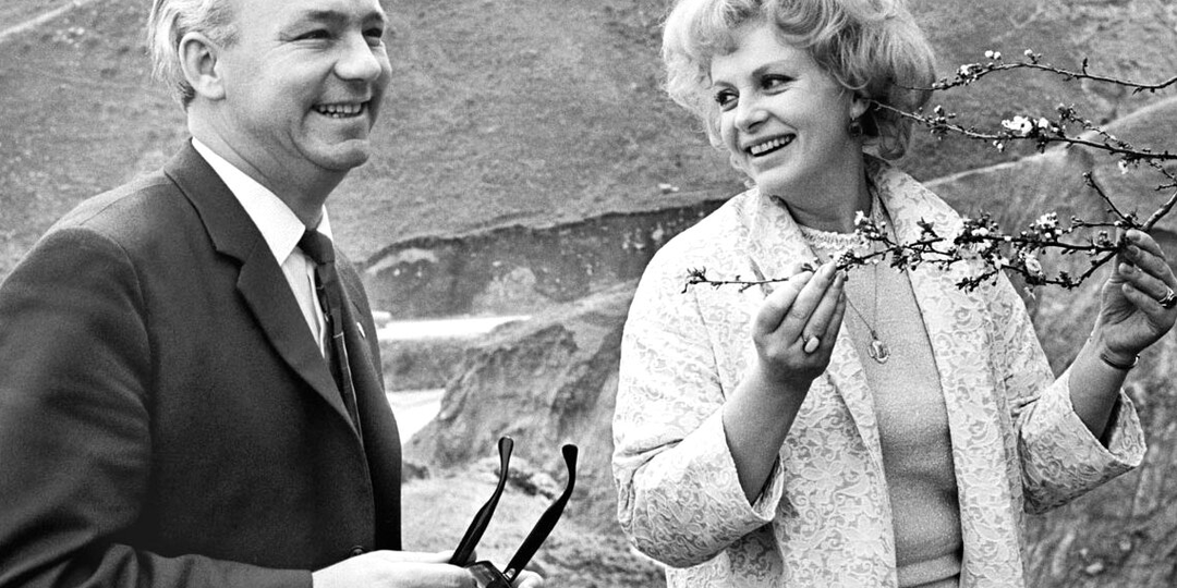 25 теплылых семейных фото знаменитых актерских пар