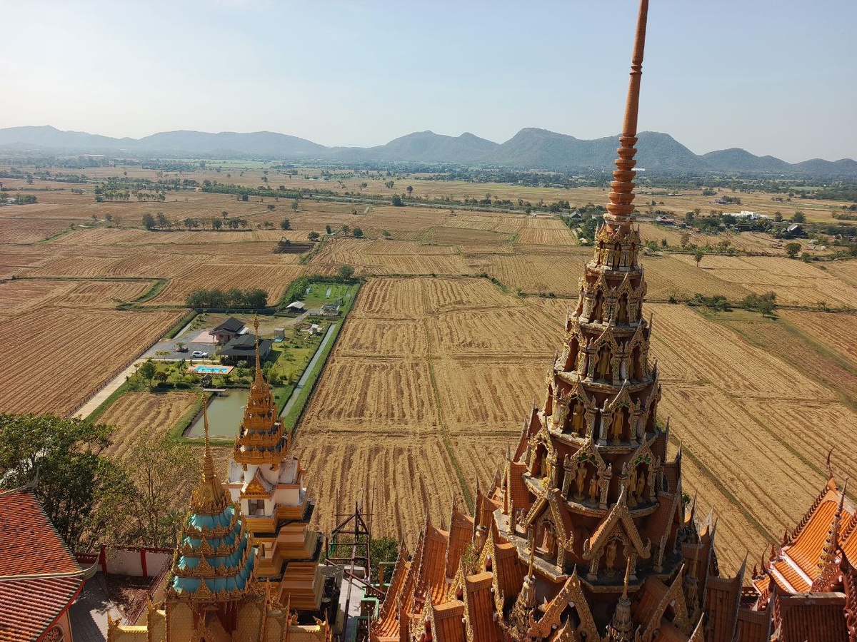 Вид с вершины храма.