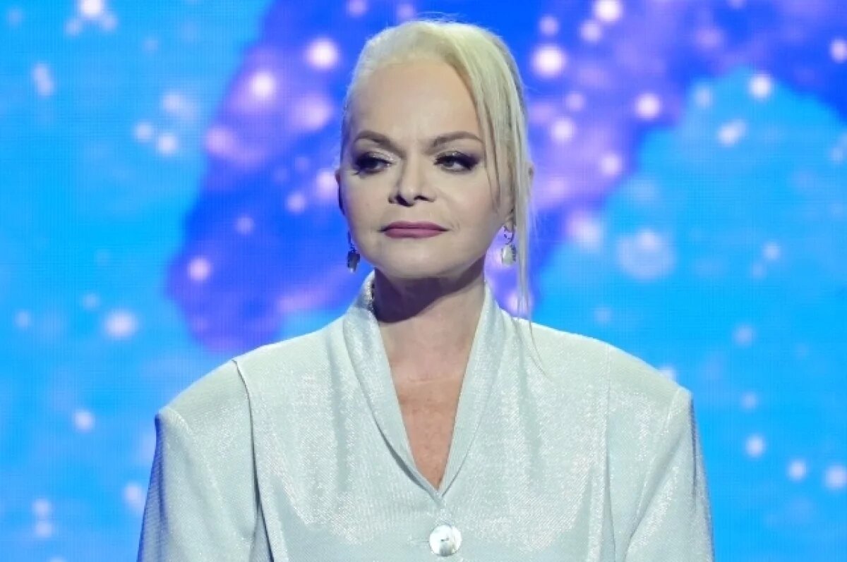    Простилась, но не съехала: Долина спела песню, оставаясь в квартире Лурье