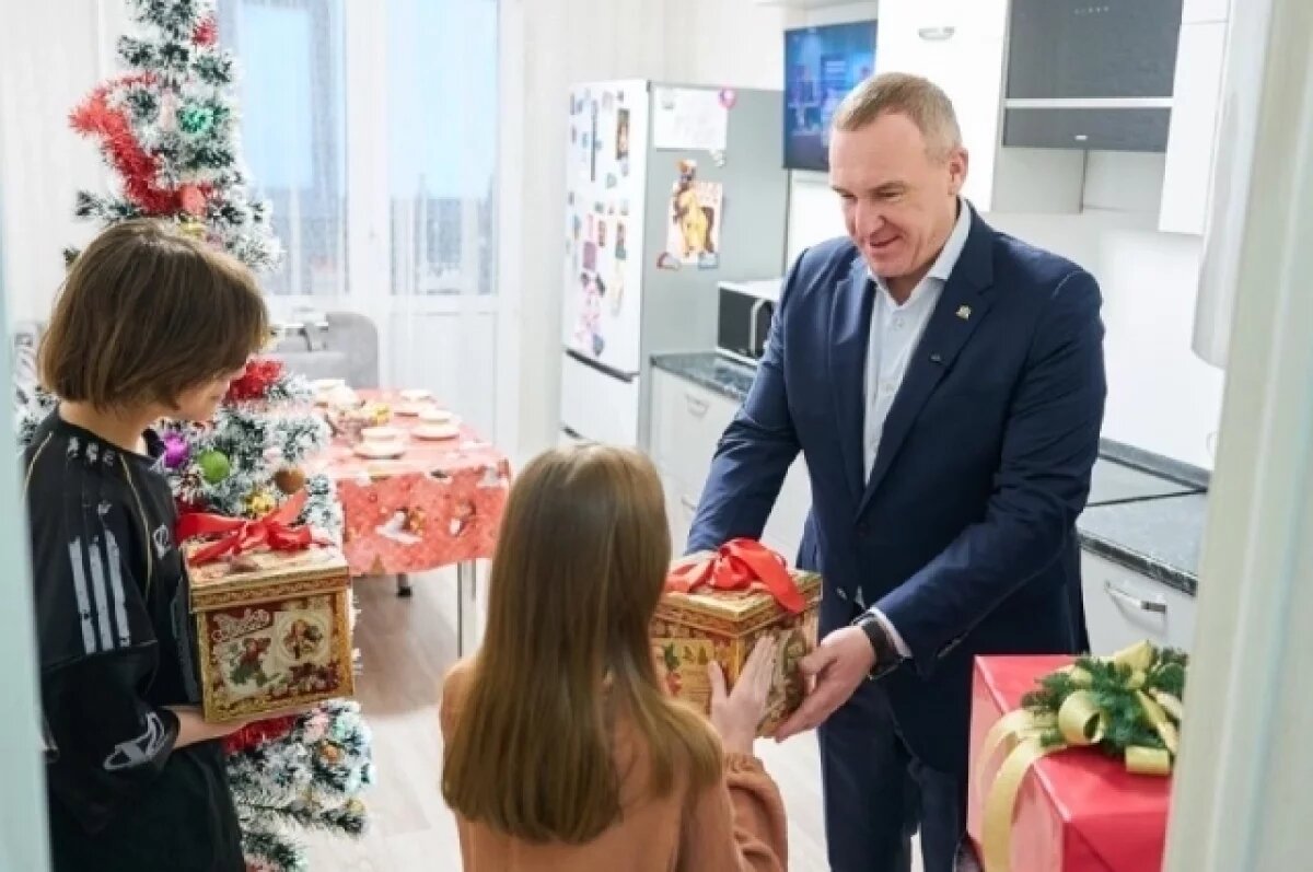    Ранее глава региона снял с «Елки желаний» мечты нескольких юных жителей региона.