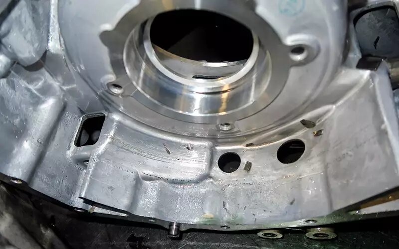    «Взрыв» ремня может оставить следы даже на корпусе вариатора.