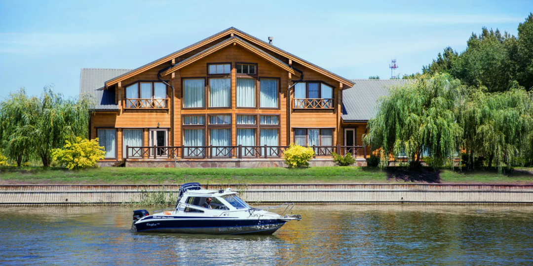 Кому позволено строить дом на берегу, а кому нет