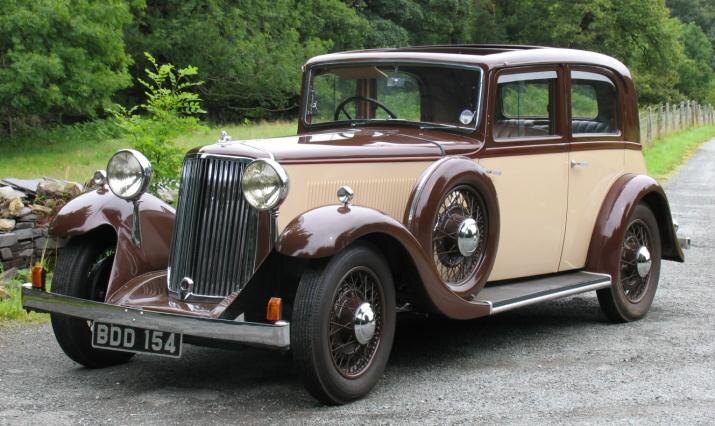 Источник: classiccars.co.uk 
Armstrong Siddeley 20/25 HP (1936): автомобиль премиального сегмента, где автоматизация сцепления рассматривалась как необходимое условие роскоши. Система Newton избавила водителя от лишних усилий, сделав процесс вождения максимально плавным.