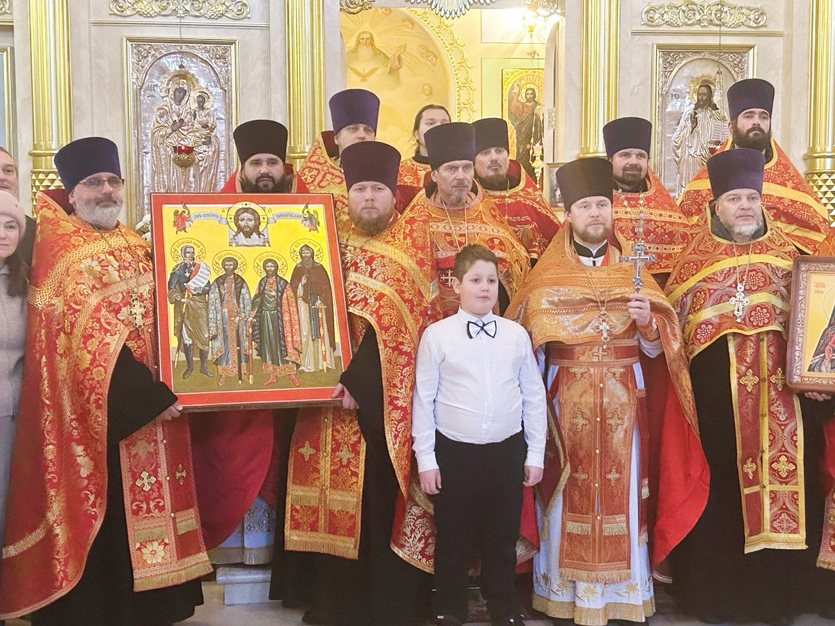 
Икона из Кунгура посвящённая покровителям русских солдат