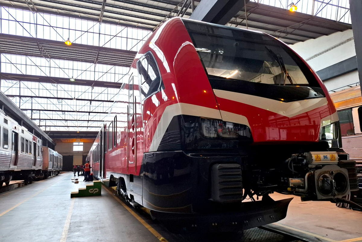 Низкопольный поезд серии 2700 (платформа FLIRT) от Stadler для Португалии. Источник: Alexandre Batista/SAPO