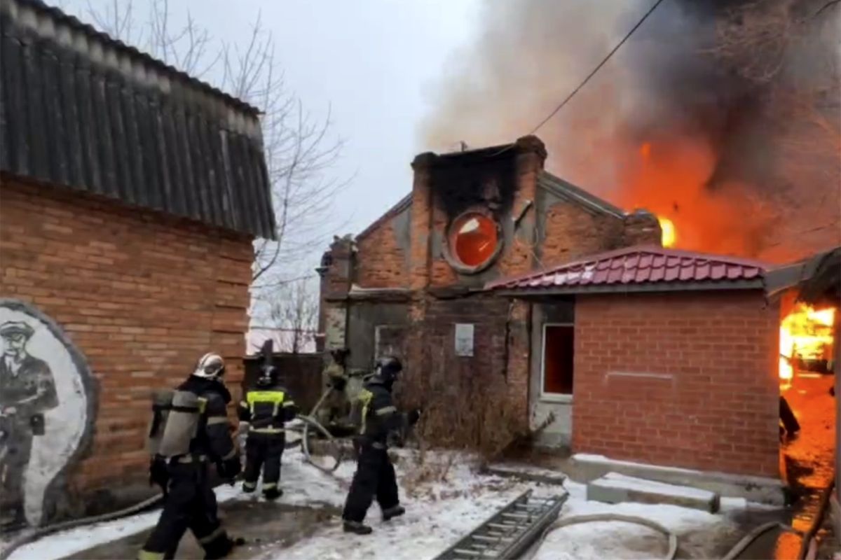    Площадь возгорания составила около 300 квадратных метров. /МЧС РФ