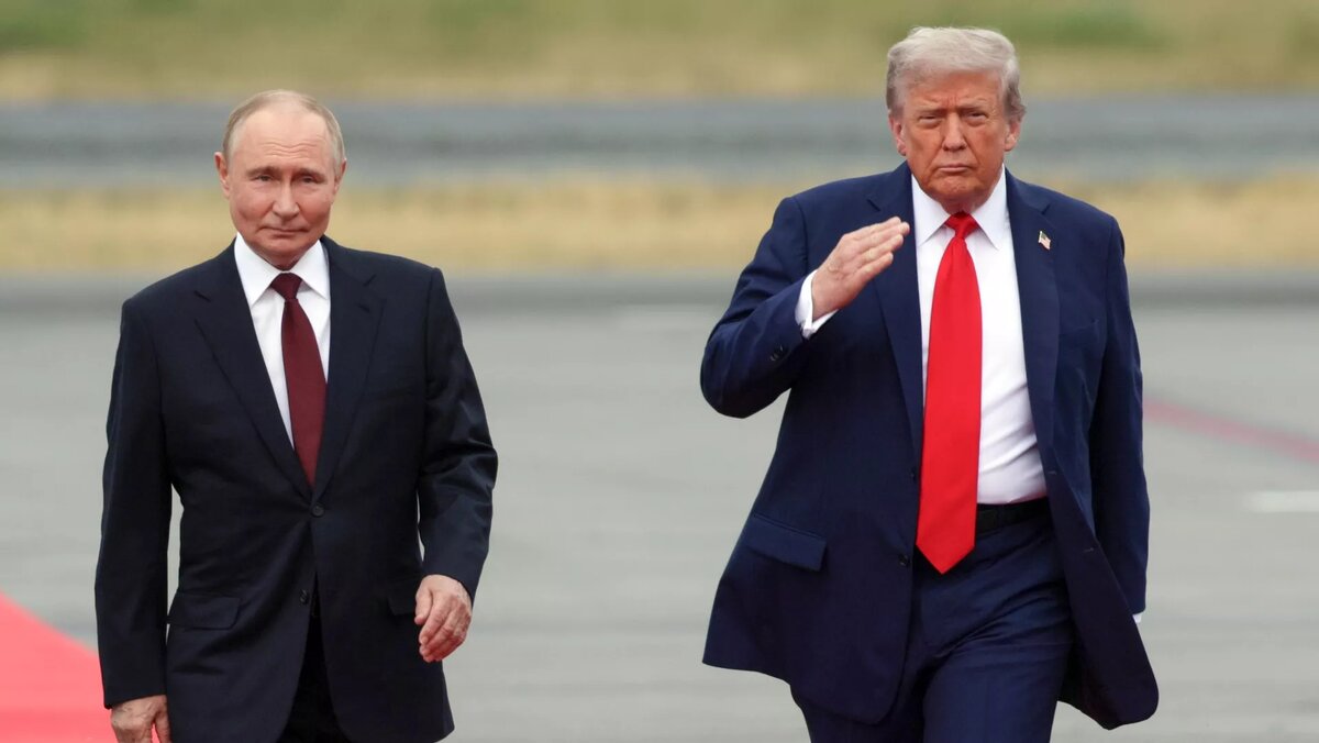 Президент РФ Владимир Путин и президент США Дональд Трамп во время встречи на военной базе Эльмендорф-Ричардсон на Аляске / © POOL