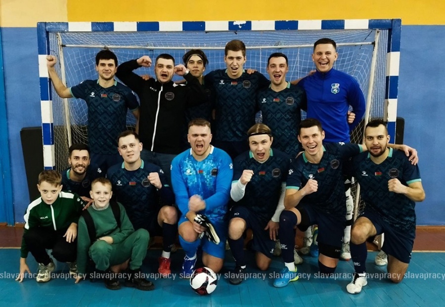     Футбольный триумф в Копыле: ФК "Бобовня" не оставил шансов "Металлургу"