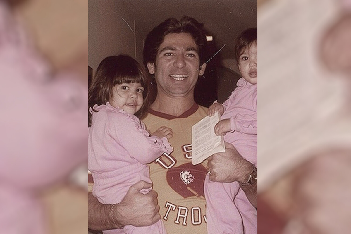 Фото из свободных источников. Роберт Кардашьян с дочерьми.