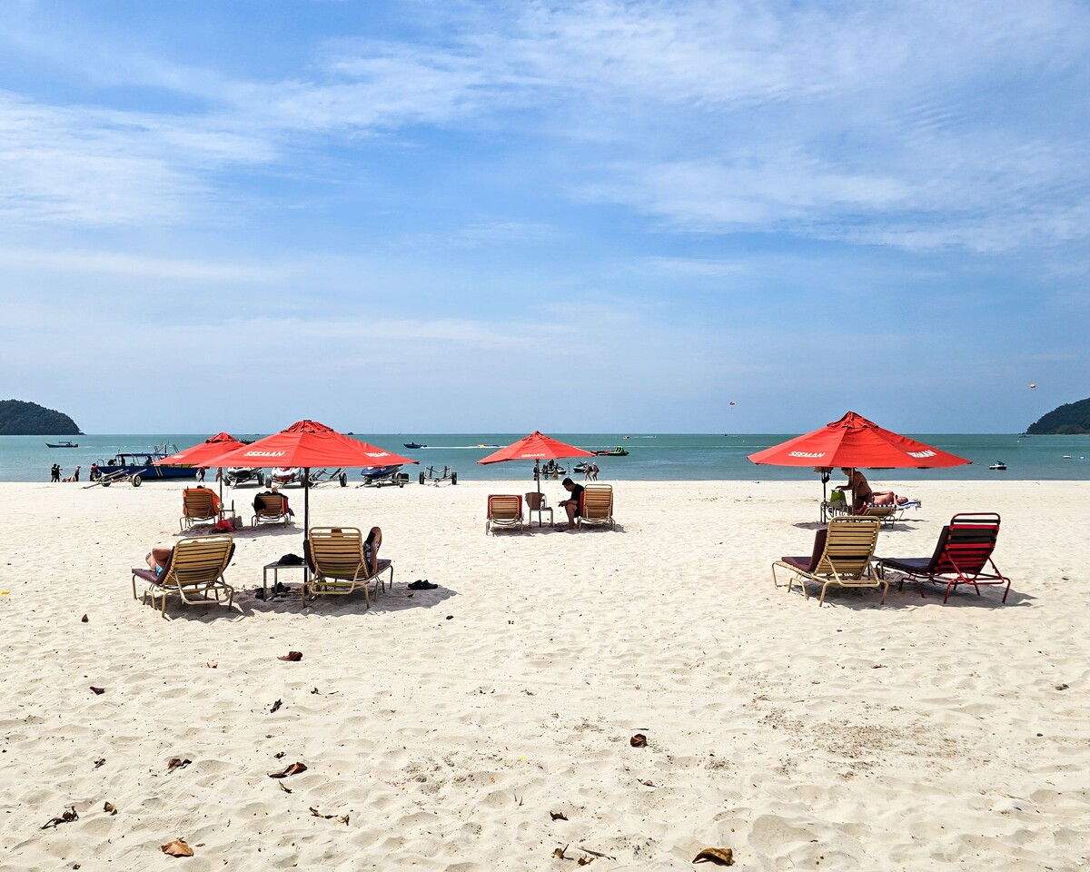 Пляж Ченанг (Pantai Cenang)