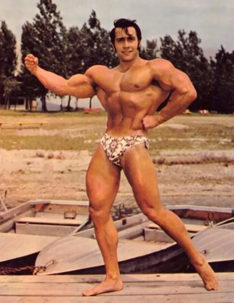 Самый маленький мальчик в классе смог за четыре года набрать 40 килограммов.