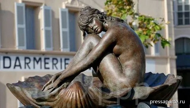 Фото: Скульптура, посвящённая актрисе в Сен-Тропе © Maxppp - SEBASTIEN NOGIER